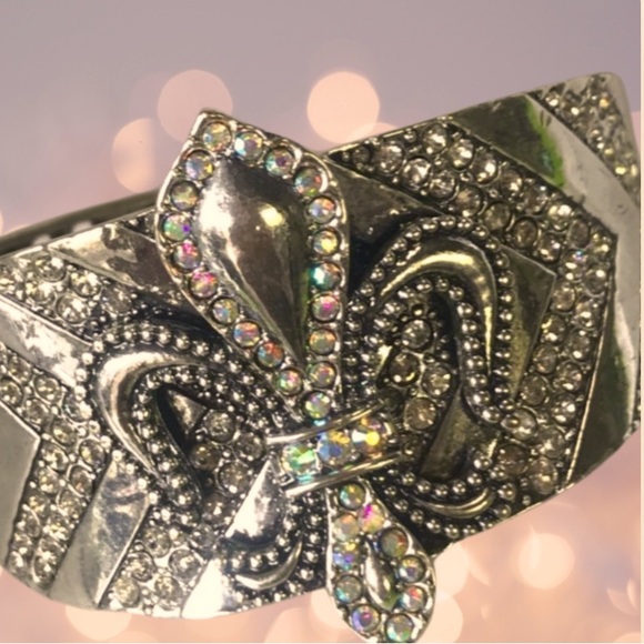 👑 Stunning Bracelet embellished with Crystals Fluer De Lis - Picture 2 of 8